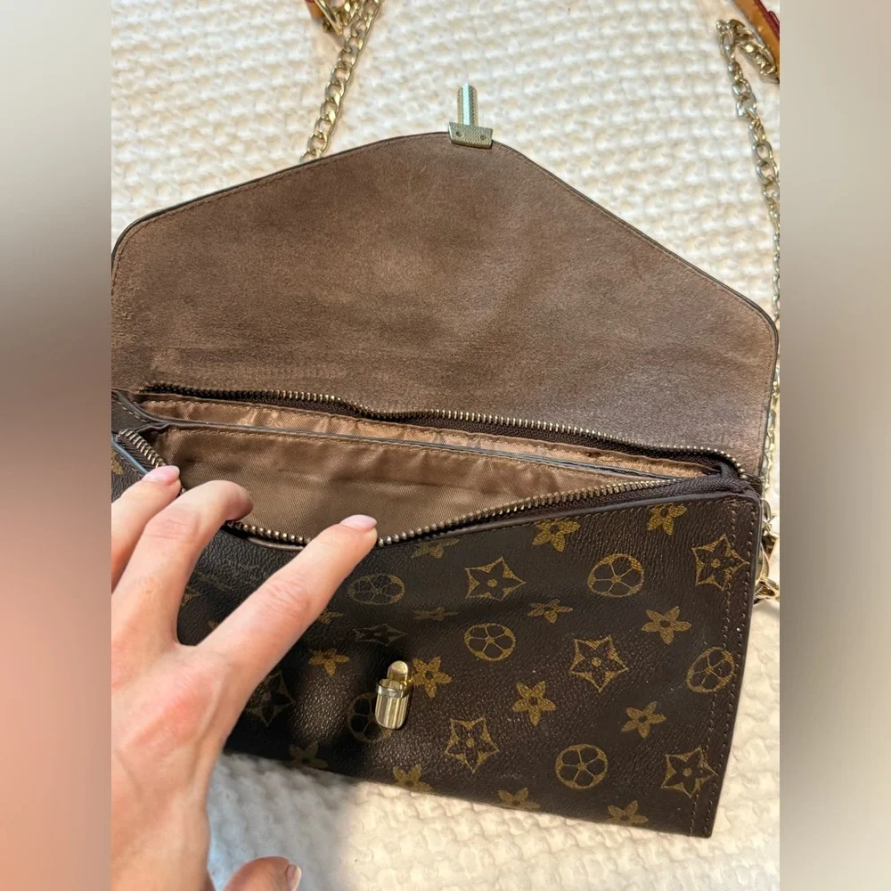 Kadiou Brown Patterned Clutch with Gold Chain Strap - Picture 3 of 8